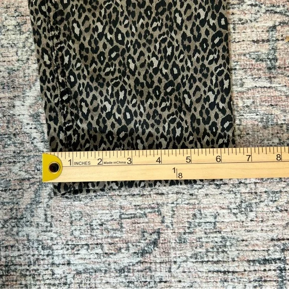 Chicos Leopard Print Pull On Pants Women’s Size 8 Stretch - Picture 11 of 16